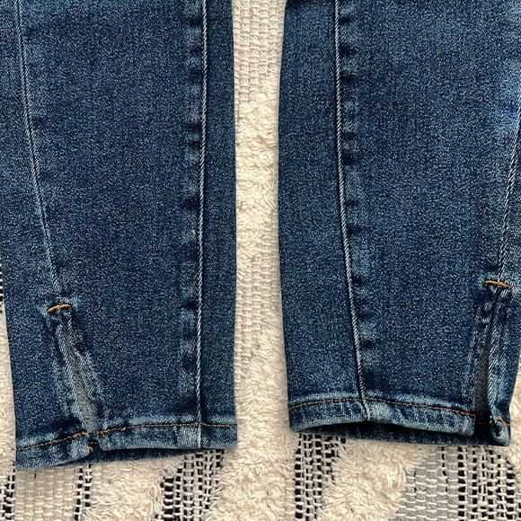 Good American Women's Good Legs Twisted Slit Jeans - Picture 8 of 10